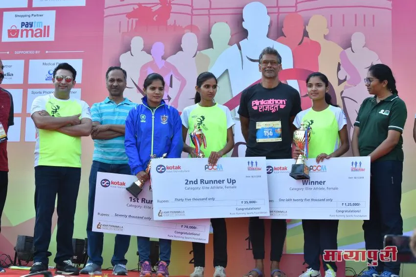 Adar Poonawalla along with Milind Soman with the winners of Poonawalla clean City Marathon