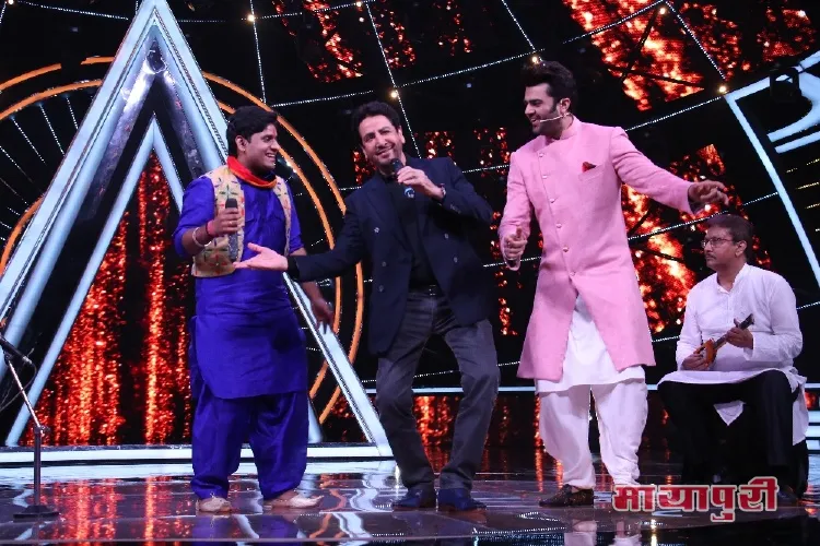 Contestant Nitin Kumar, Gurdas Maan and Maniesh Paul