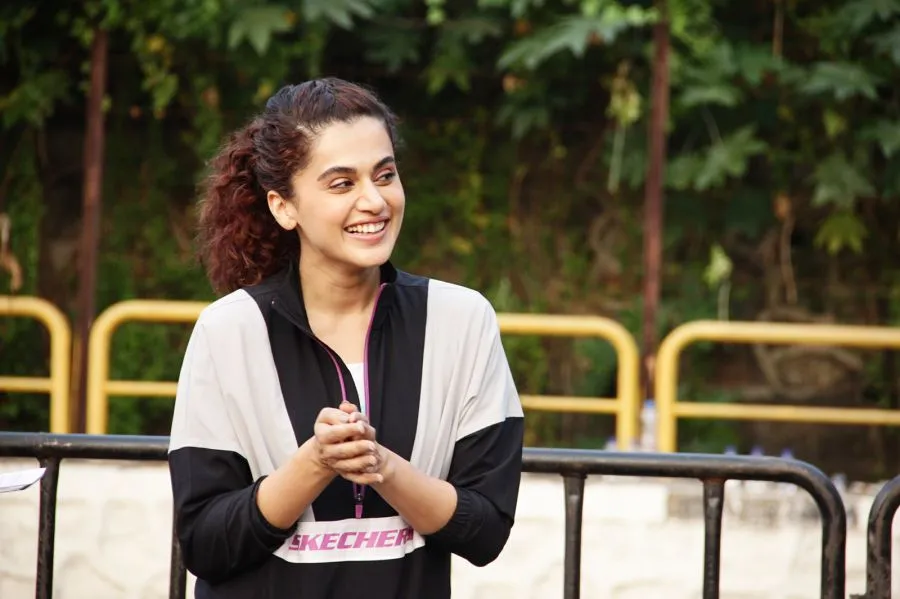 तापसी पन्नू ने स्केचेर्स परर्फोर्मेंस मुंबई वॉकथॉन के दूसरे संस्करण को हरी झंडी दिखाई