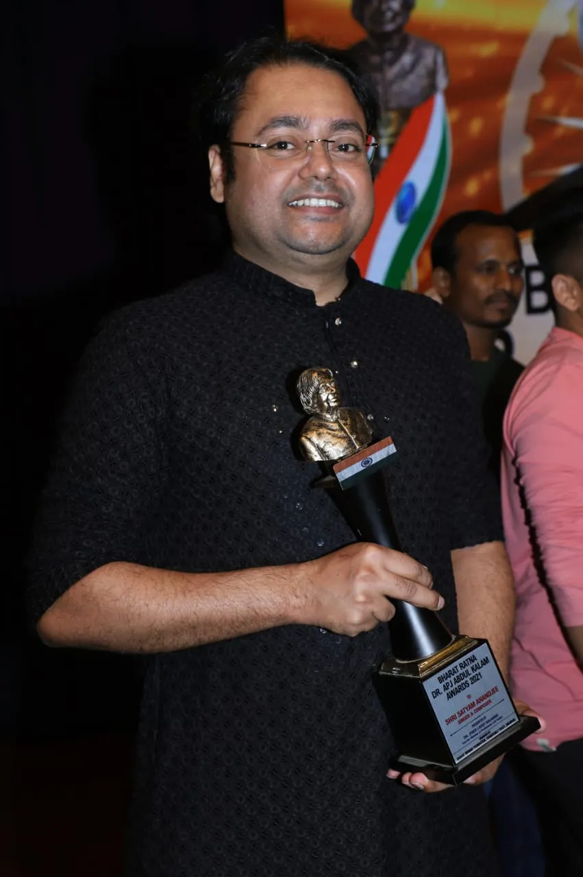 गायक संगीतकार सत्यम आनंदजी को भारत रत्न डॉ.एपीजे अब्दुल कलाम पुरस्कार 2021 से किया गया समानित