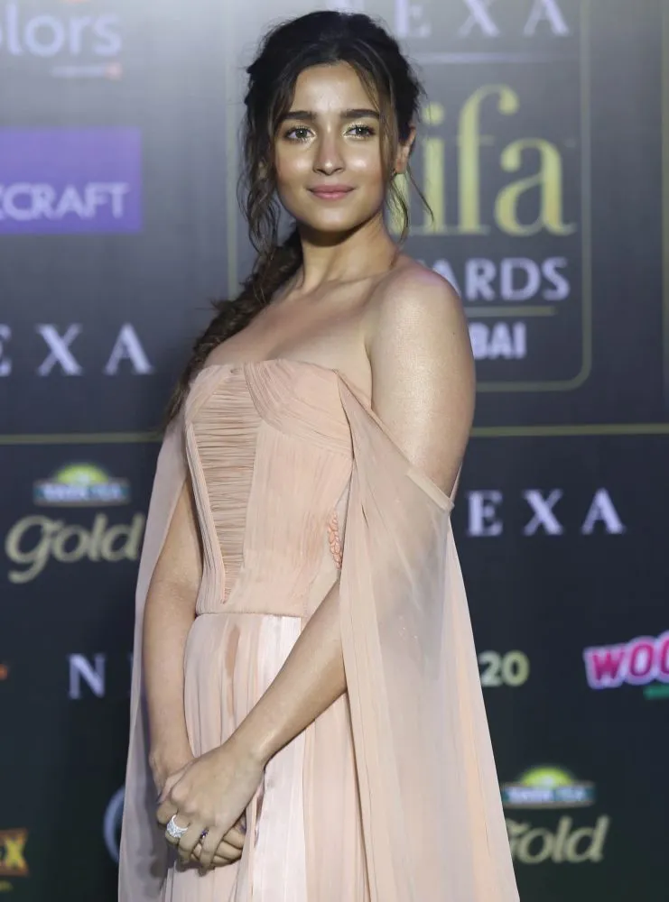 IIFA Awards 2019: आलिया-रणबीर, दीपिका-रणवीर से लेकर विक्की से सारा तक, जानिए किसे मिला कौन सा अवॉर्ड