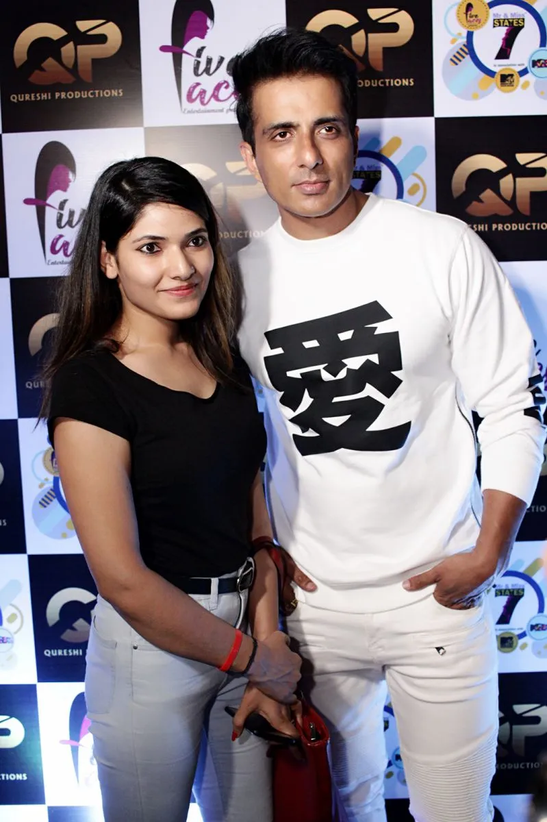 वसीम कुरैशी के रिएलिटी शो "मिस्टर एंड मिस सेवन स्टे‌ट्स" की सफलता के जश्न में सोनू सूद हुए शामिल