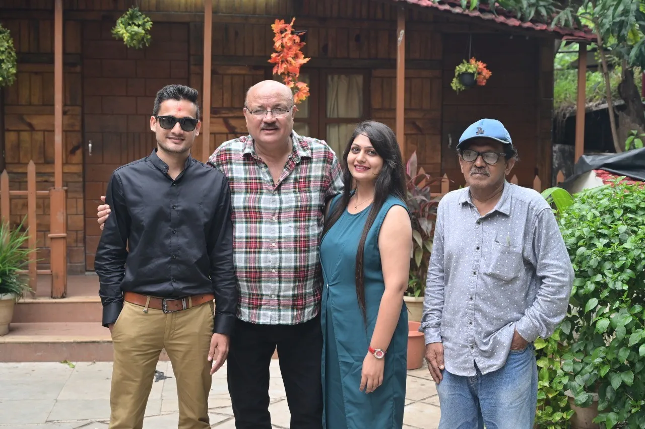 आजकल के युवाओं के लिविंग रिलेशन पर आधारित फिल्म 