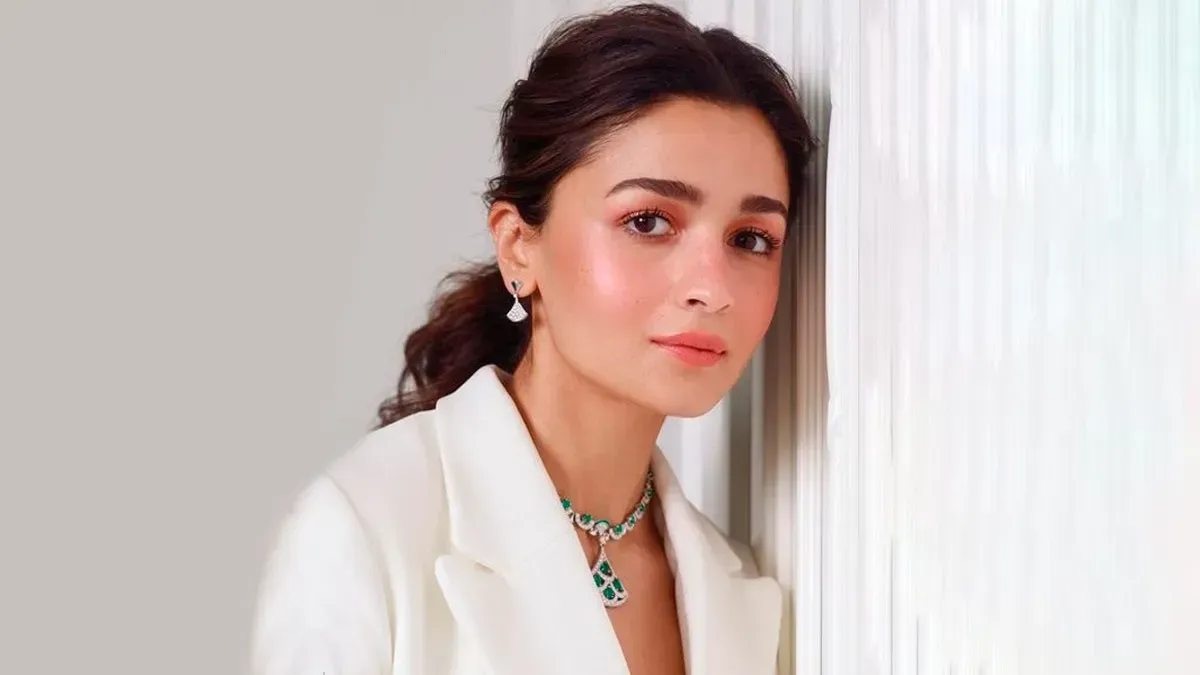 Alia Bhatt ने 'Jigra' का नया पोस्टर किया जारी, इस दिन रिलीज होगी फिल्म