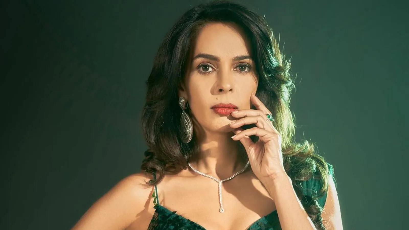 Mallika Sherawat says she went crying to Mahesh Bhatt after A-list female  actors shamed her for Murder success: 'They were condescending on my face'  | Bollywood News - The Indian Express