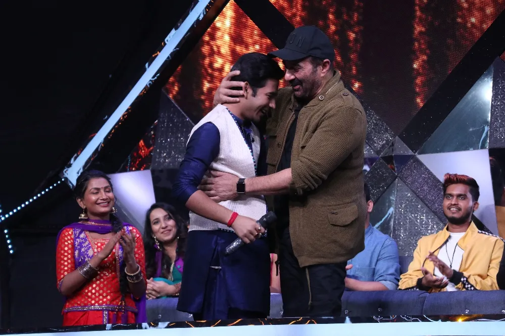 Sunny Deol gives contestant Saumya Chakrabortty a warm hug after his wonderful performance