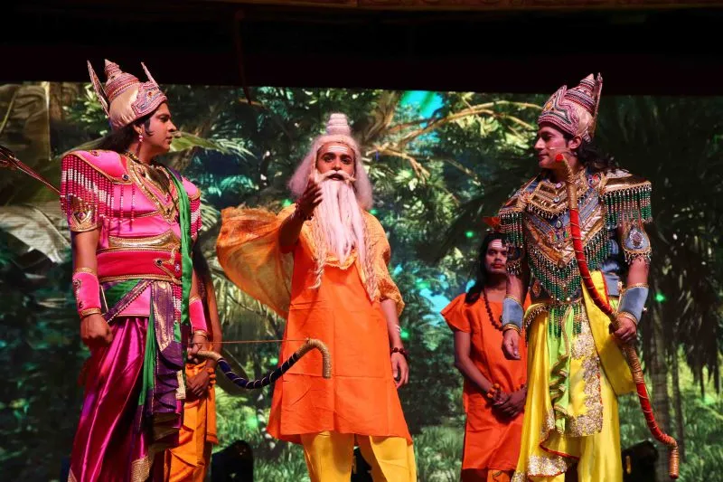 लवकुश रामलीला में तीसरे दिन अहिल्या उद्धार, धनुष विखंडन और सीता स्वयंवर का मनोहारी मंचन