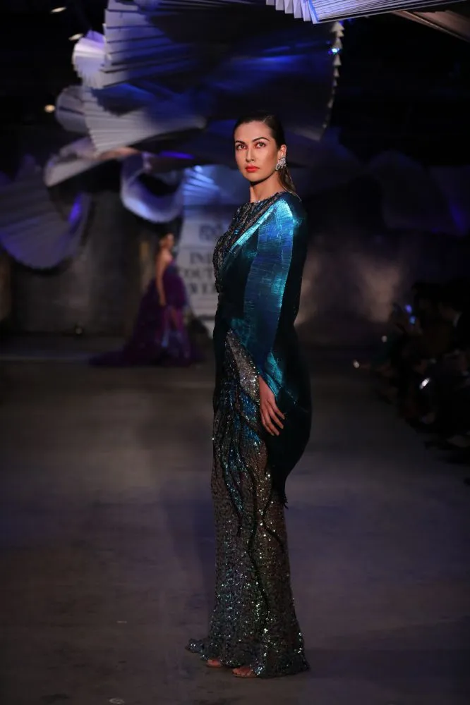 FDCI 2019 में ड‍िजाइनर अमित अग्रवाल की शो स्टॉपर बनी कियारा आडवाणी