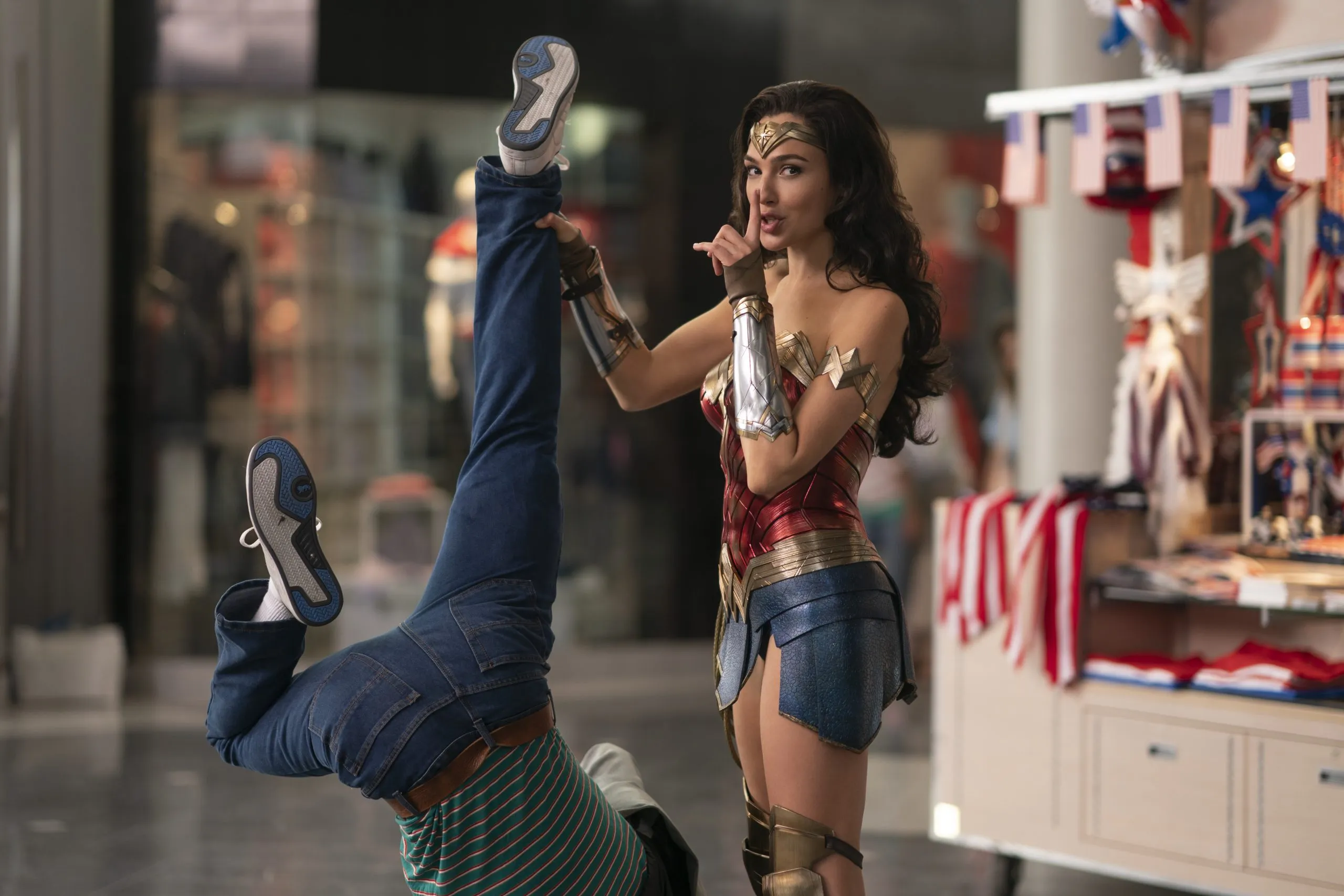 WW84 की कहानी साधारण लगती है, लेकिन कई मायनों में बहुत पेचीदा है: गैल गैडोट