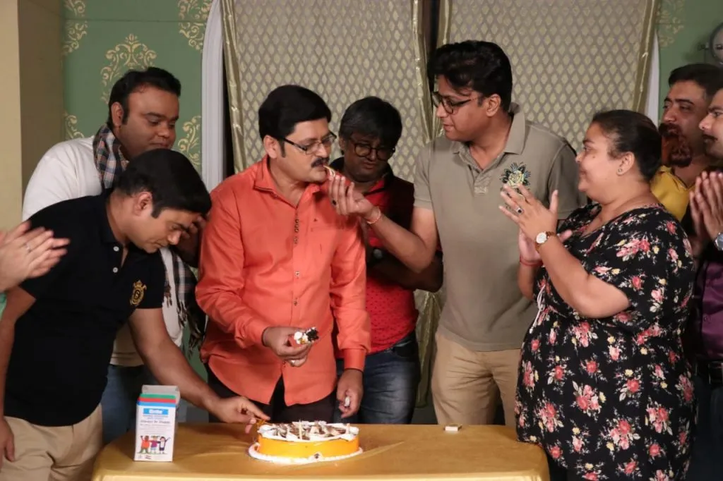 रोहिताश्व गौर ने भाबीजी घर पर है के सेट पर मनाया अपना जन्मदिन