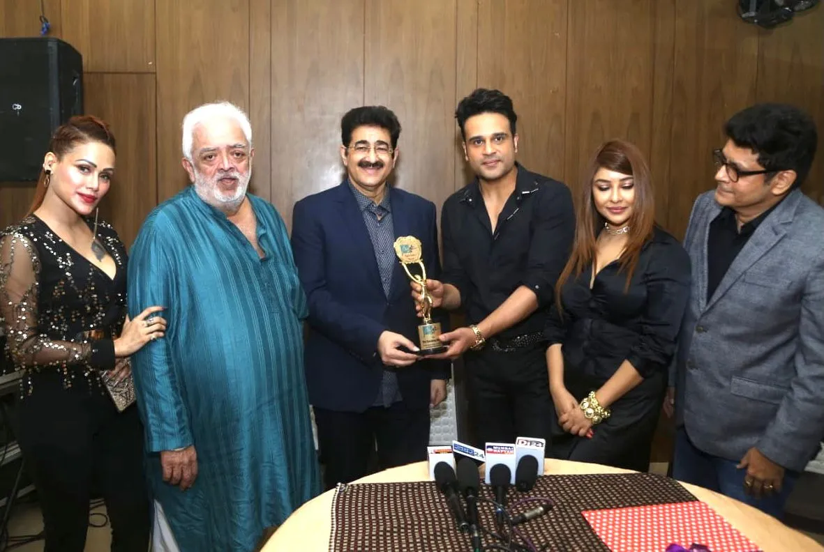 Dr. Sandeep Marwah honored in Mumbai