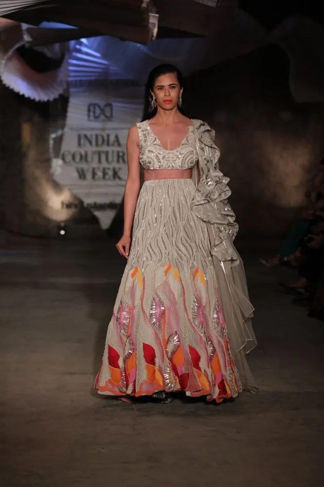 FDCI 2019 में ड‍िजाइनर अमित अग्रवाल की शो स्टॉपर बनी कियारा आडवाणी