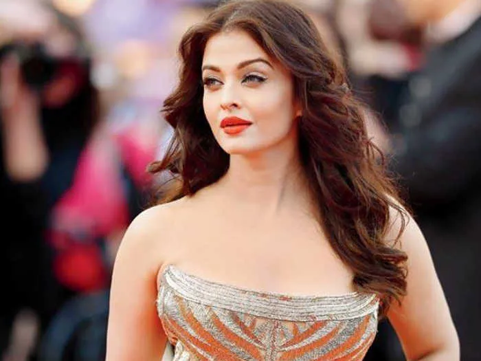 Happy Birthdaty Dazzling Blue Eyed Beauty Aishwarya Rai Bachchan Turns 47- Aishwarya  Rai Birthdaty: ब्लू आईज ब्यूटी ऐश्वर्या मना रहीं आज अपना 47वां बर्थडे जानें  उनकी लाइफ के ये स्पेशल ...