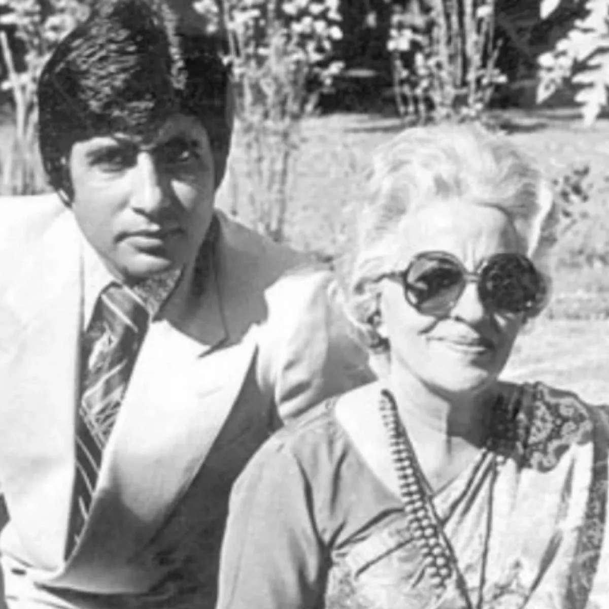 Amitabh Bachchan recalls why he told docs not to revive mother Teji Bachchan,  'every effort was painful' - India Today