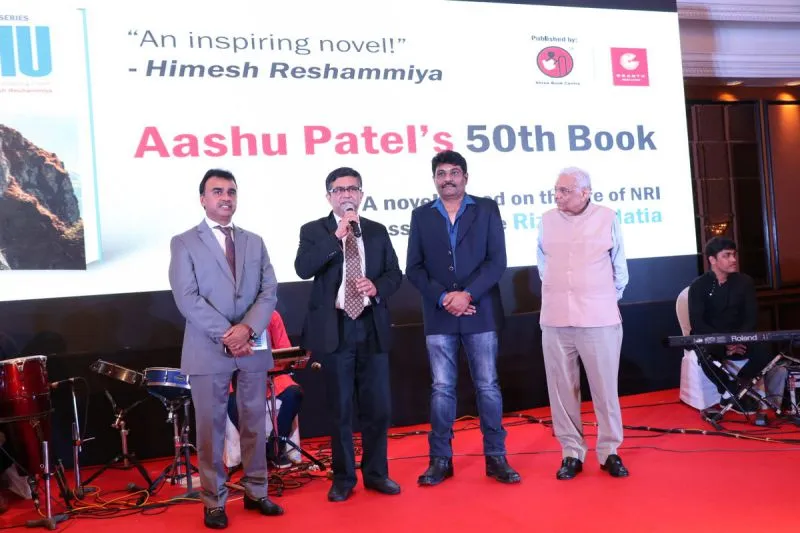 Photos: लेखक-पत्रकार आशू पटेल की 50वीं पुस्तक के लॉन्च पर पहुंचे अब्बास-मुस्तान