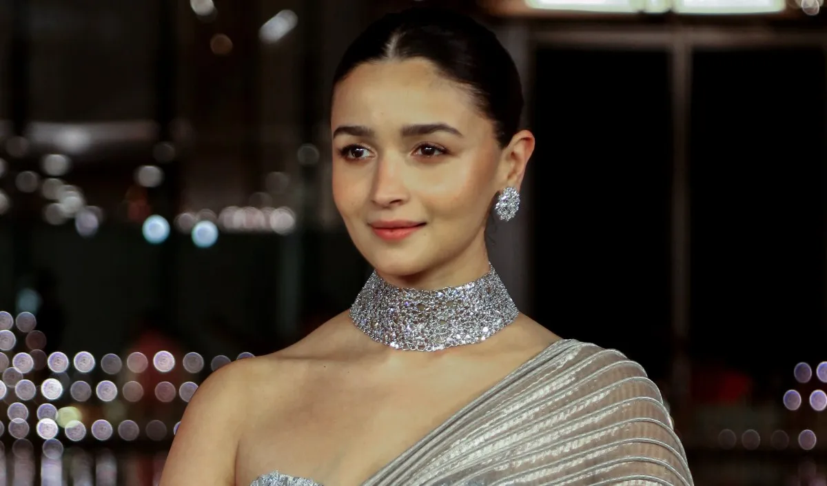 alia bhatt has joined yrf spy universe ceo akshaye widhani confirmed the  upcoming film - Prabhasakshi latest news in hindi
