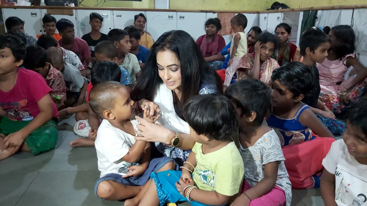 बर्थडे गर्ल संगीता कपूर ने अनाथालय के बच्चों का टैलेंट देखा और हो गई हैरान 