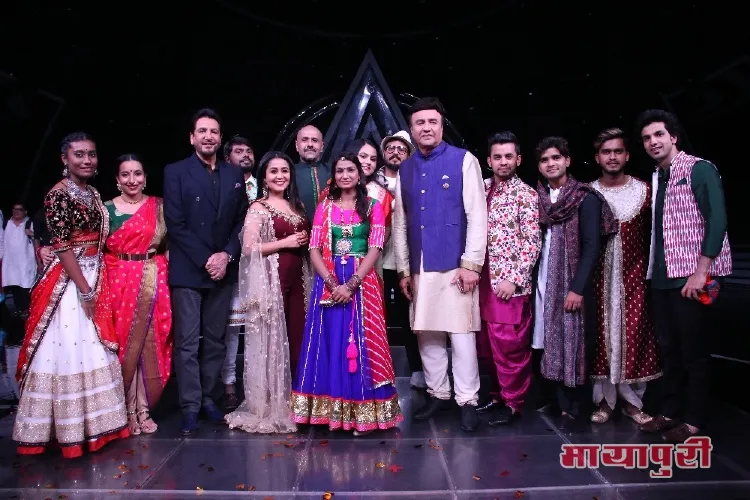 Gurdas Maan with the Indian Idol team