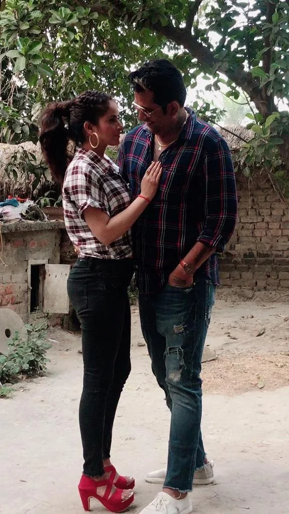 क्‍या डेब्‍यूडंट अभय तिवारी कर रहे अभिनेत्री आयुषी तिवारी को डेट !
