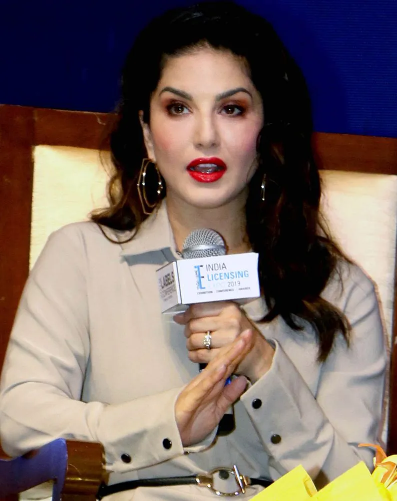 सनी लियोन ने बॉम्बे एक्जीबिशन सेंटर में इंडिया लाइसेंसिंग एक्सपो 2019 का अनावरण किया