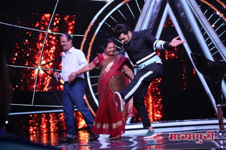 Maniesh Paul having a gala time with a contestant