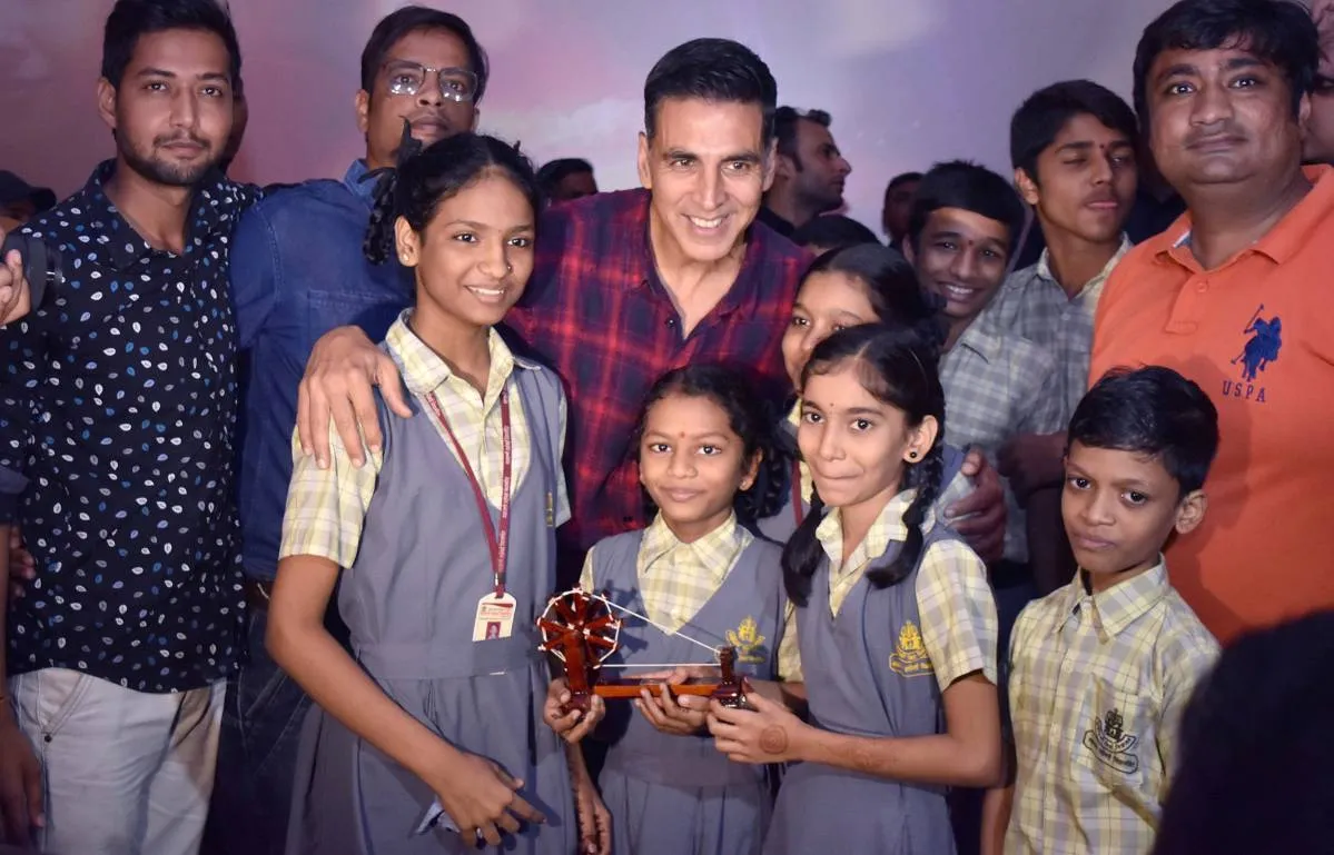 अक्षय ने खास स्कूल के बच्चों के लिए आयोजित की अपनी फिल्म मिशन मंगल की स्पेशल स्क्रीनिंग