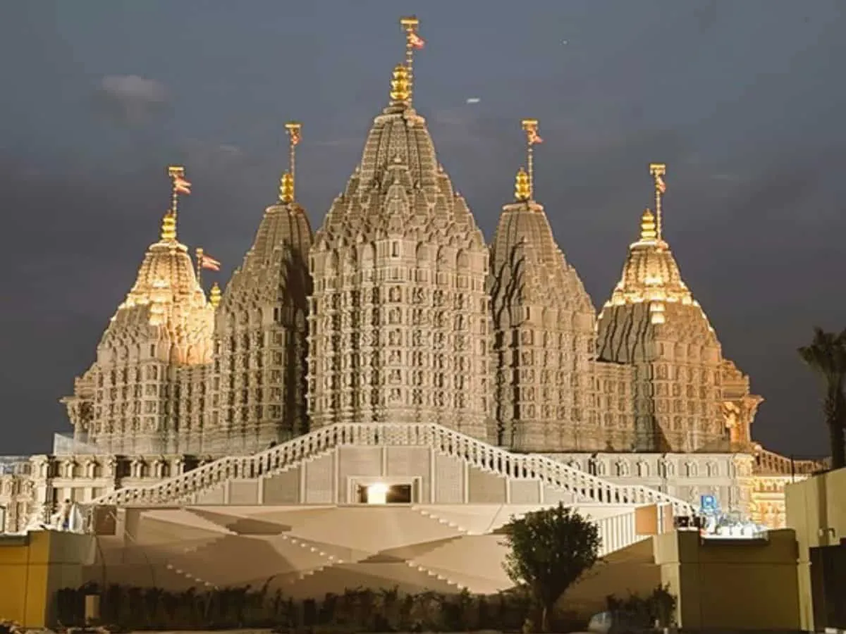 Temple in Abu Dhabi: अबू धाबी में पहले हिंदू मंदिर का आज उद्घाटन करेंगे  पीएम मोदी, जानें टाइमिंग और मंदिर की खासियत | Zee Business Hindi