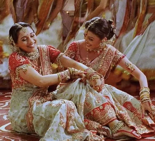 Devdas turns 19: Revisiting Shah Rukh Khan, Aishwarya Rai and Madhuri  Dixit's iconic scenes