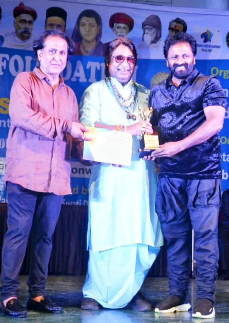 संगीत निर्देशक दिलीप सेन द्वारा चीता यज्ञेश शेट्टी को 12वें महाराष्ट्र प्रतिष्ठित रत्न पुरस्कार-2021 से सम्मानित किया गया