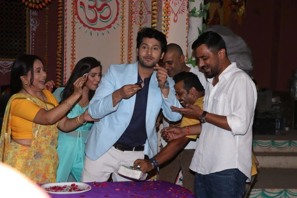 Namish Taneja celebrate His Birthday On The Sets of Main Maike Chali Jaungi