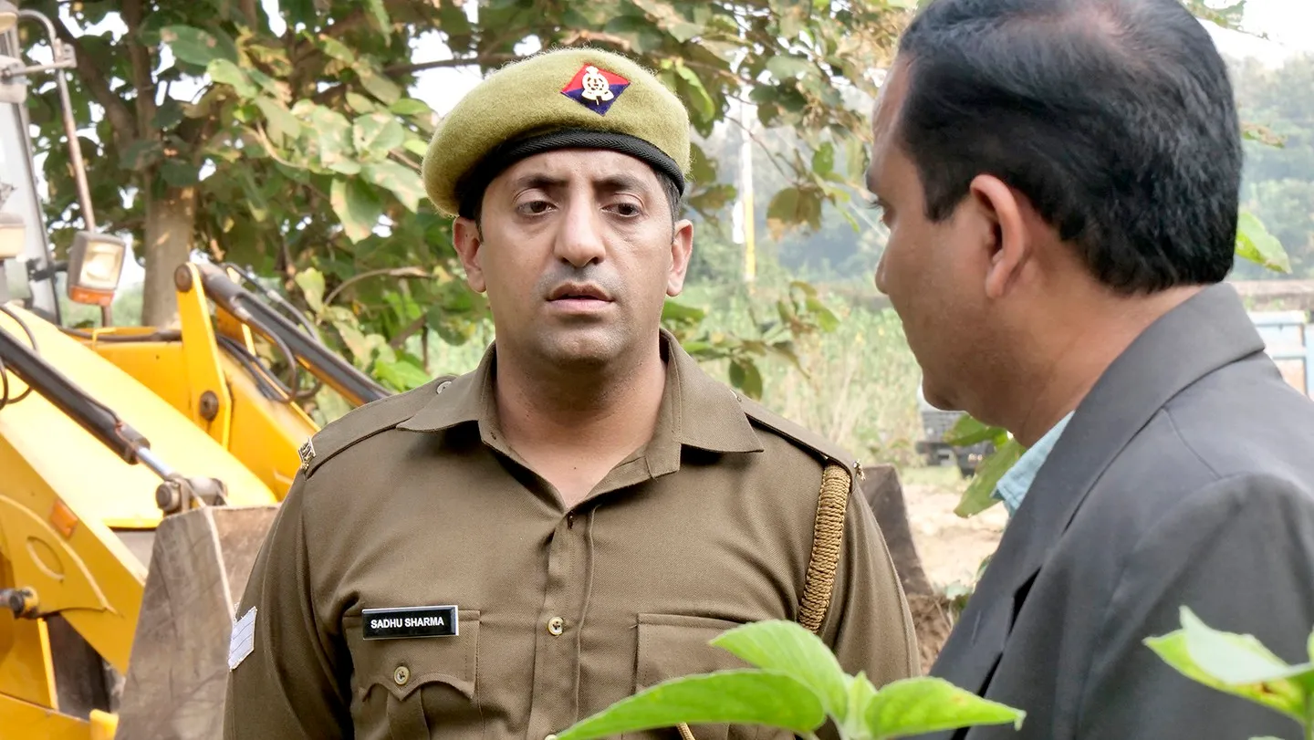 एमएक्स ओरिजिनल सीरीज ‘आश्रम’ एक स्वघोषित बाबा पर लाखों लोगों द्वारा किए गए अंधविश्वास को उजागर करता है