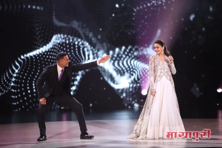 Akshay Kumar and Madhuri Dixit