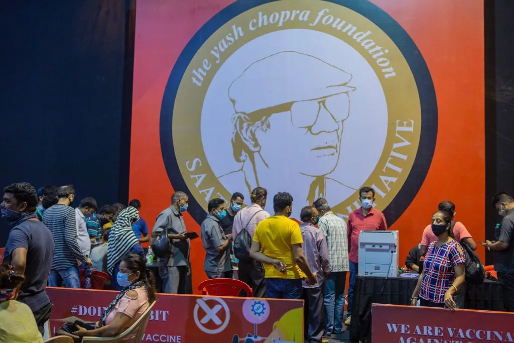 यश राज फ़िल्म्स ने हिंदी फ़िल्म इंडस्ट्री से जुड़े लोगों के टीकाकरण के लिए वैक्सीनेशन ड्राइव के दूसरे फेज़ का आयोजन किया