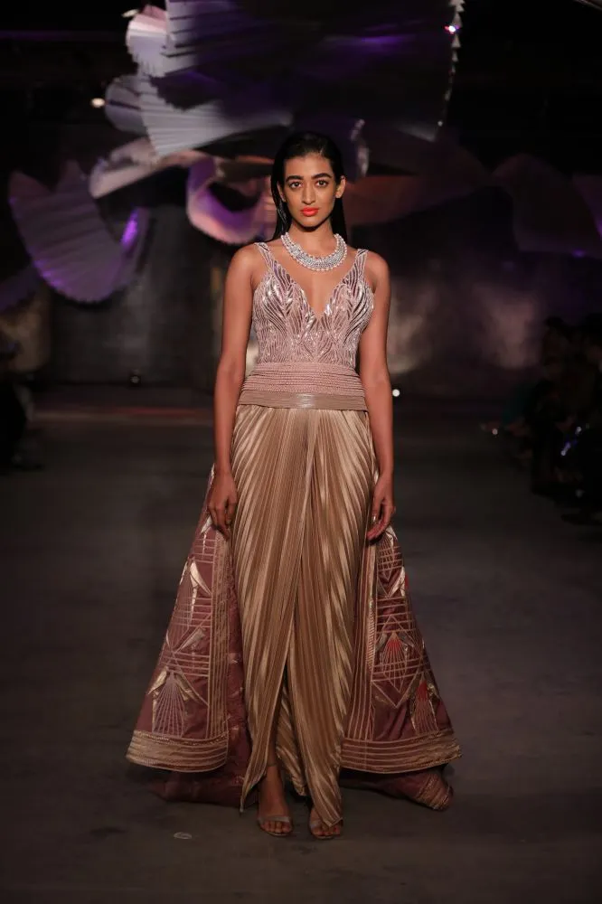 FDCI 2019 में ड‍िजाइनर अमित अग्रवाल की शो स्टॉपर बनी कियारा आडवाणी
