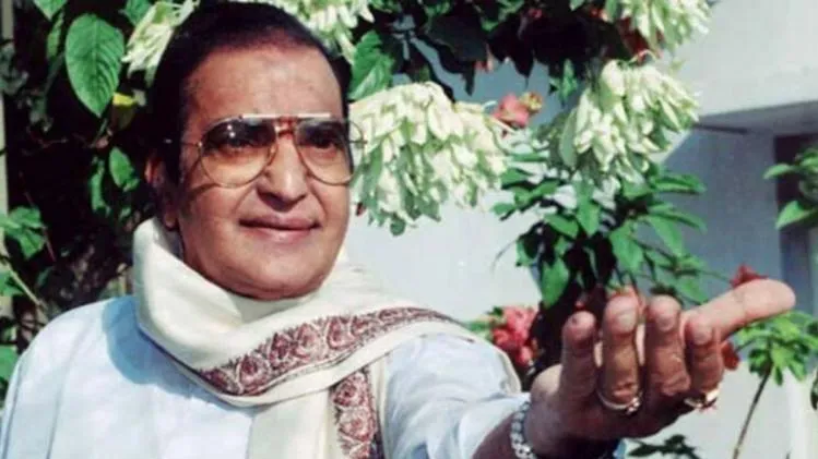 NTR Birth Anniversary: फिल्मों में 17 बार कृष्ण का किरदार निभाया, सियासत  में इंदिरा को हराया, लेकिन फैमिली से हार गए एनटी रामा राव - NTR Birthday  Nandamuri Taraka Rama ...