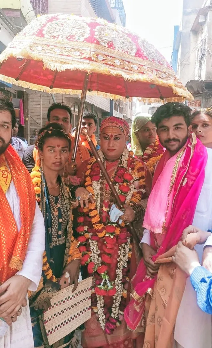 वृंदावन कुंभ मेला में मुंबई में रहनेवाली किन्नर महामंडलेश्वर हिमांगी सखी आकर्षक का केंद्र बनी हुई है