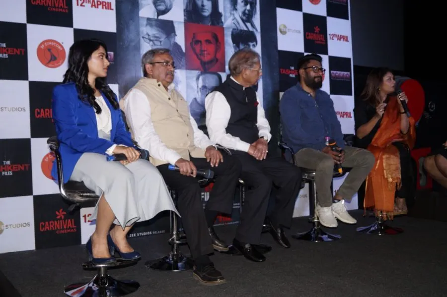 "शास्त्री परिवार और फिल्म की स्टार कास्ट ने दिल्ली में किया विवादित फिल्म ‘द ताशकंद फाइल्स’ का प्रचार"