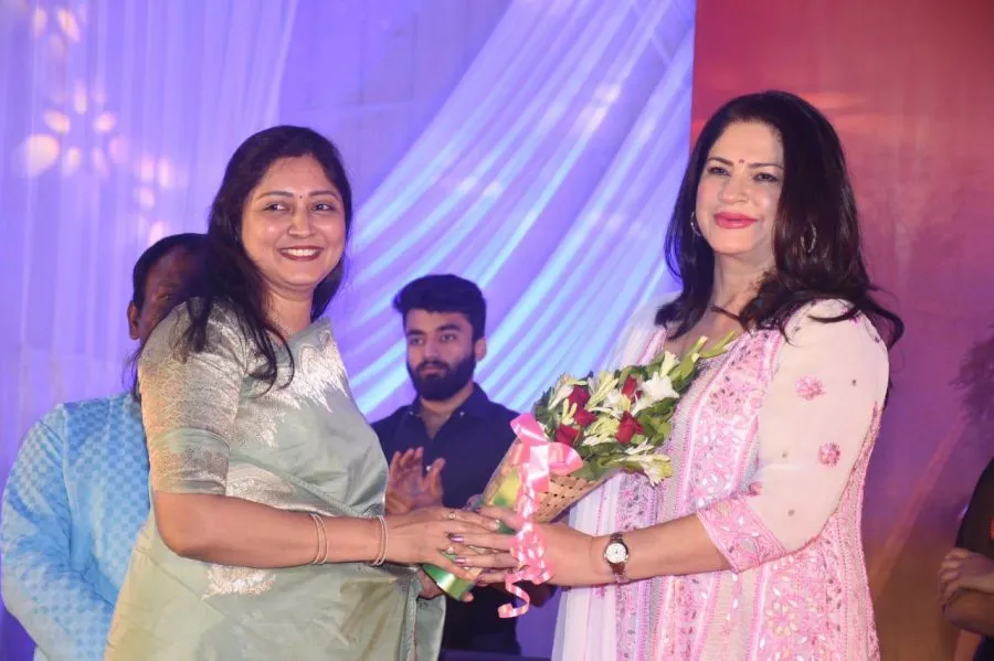 श्रीमती अस्मिता दिघावकर के श्रद्धाजंलि समारोह में महिलाएं सम्मानित