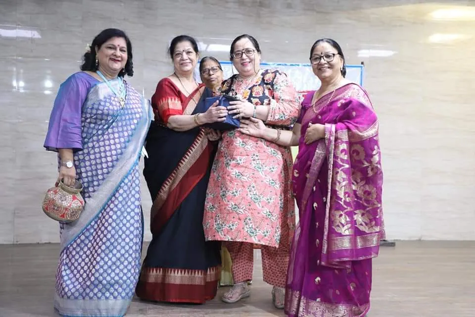 अध्यक्ष रचना सरीन आईपेक्स लेडीज क्लब में हुआ भारतीय परिधानों में हुआ लोक नृत्य