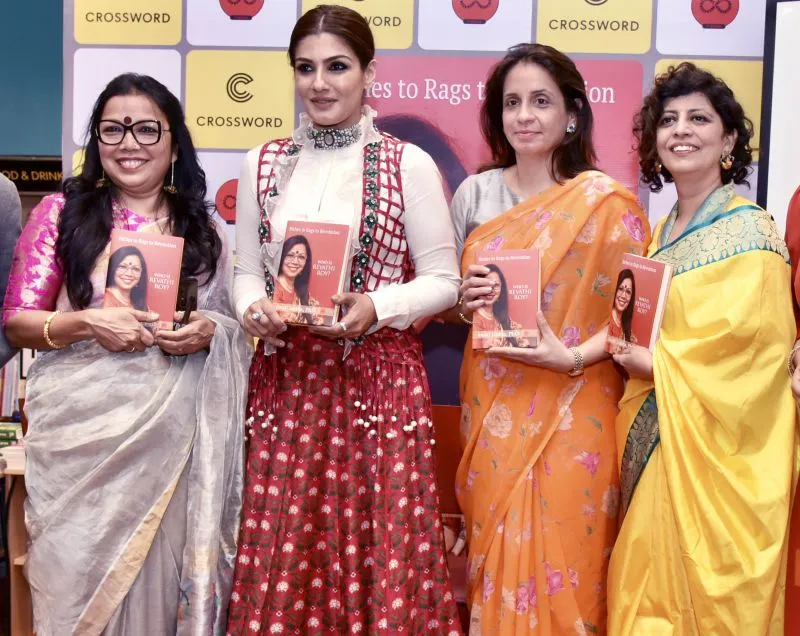 रवीना टंडन ने लॉन्च की डॉ. स्वाति लोढा की किताब हु इज रेवथी रॉय?