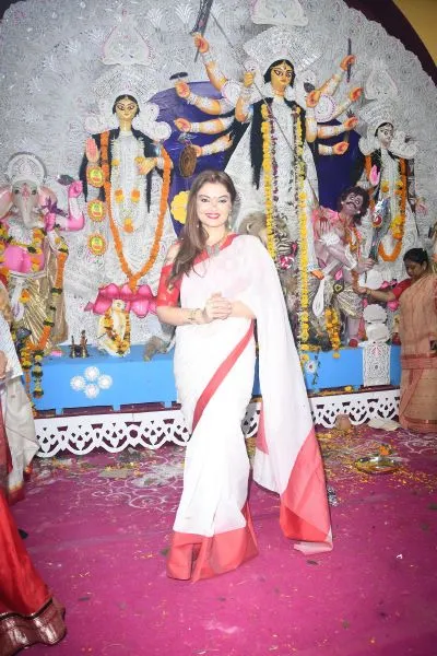 मलाड सार्बोजनिन दुर्गोत्सव 2019 में सिंदूर उत्सव  मनाते दिखें बॉलीवुड सितारे