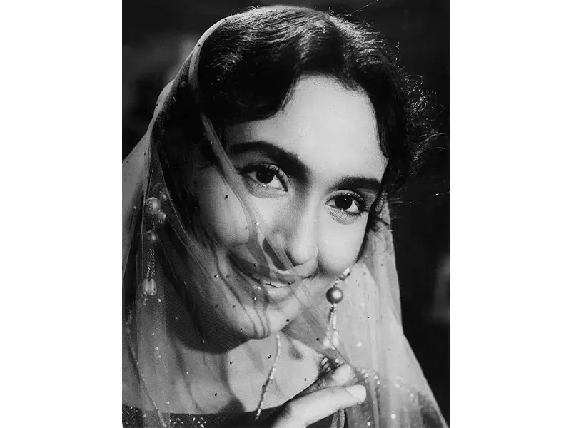 Nutan Birthday Special : 14 की उम्र में फिल्म डेब्यू 16 की उम्र में बनीं मिस इंडिया ,नूतन के निधन के बाद ये दो फिल्में हुईं रिलीज़