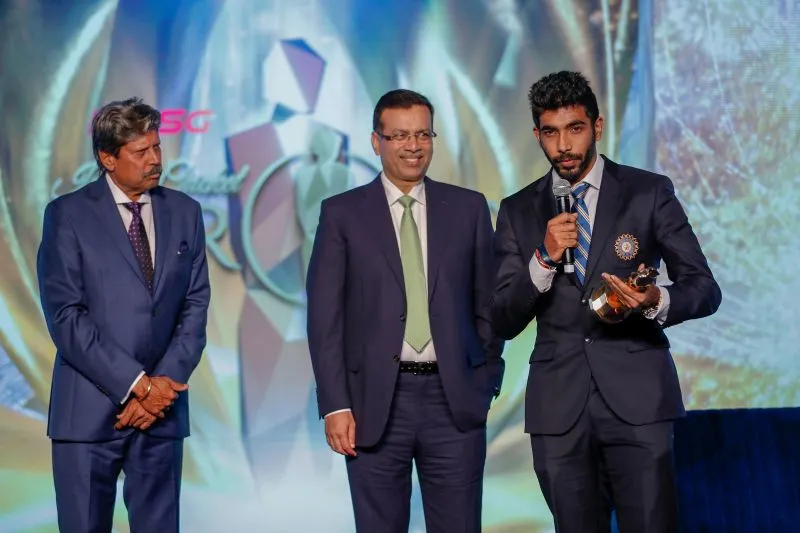 लॉर्ड्स क्रिकेट ग्राउंड में आयोजित इंडियन क्रिकेट हीरोज़ में जसप्रीत बमराह को क्रिकेटर ऑफ़ द ईयर से सम्मानित किया गया