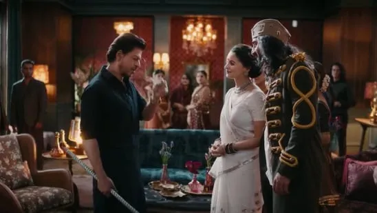 Shah Rukh Khan crashes Alia Bhatt and Ranbir Kapoor's party in new commercial.