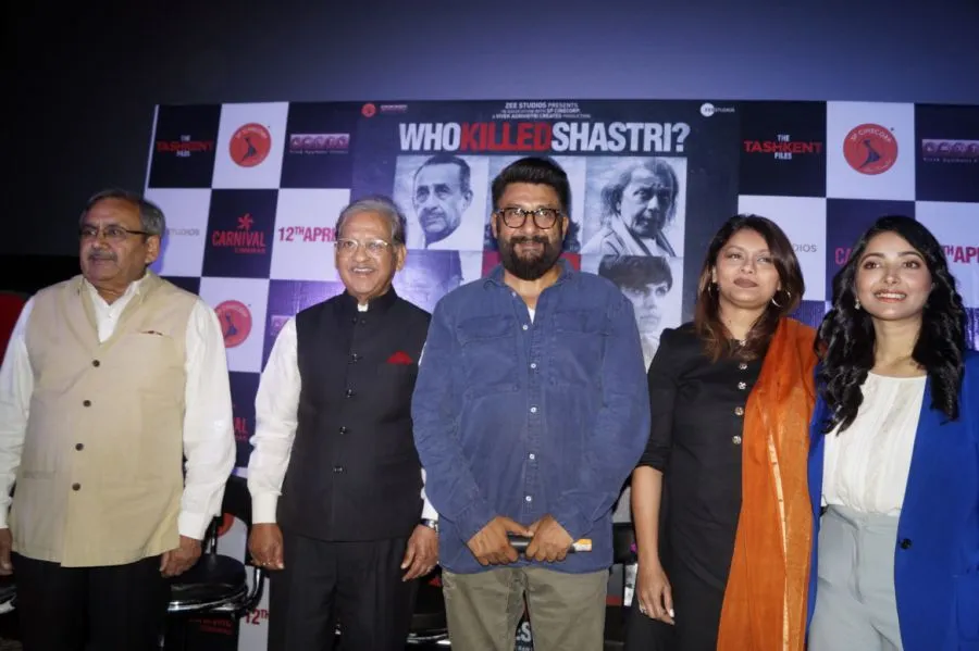 "शास्त्री परिवार और फिल्म की स्टार कास्ट ने दिल्ली में किया विवादित फिल्म ‘द ताशकंद फाइल्स’ का प्रचार"