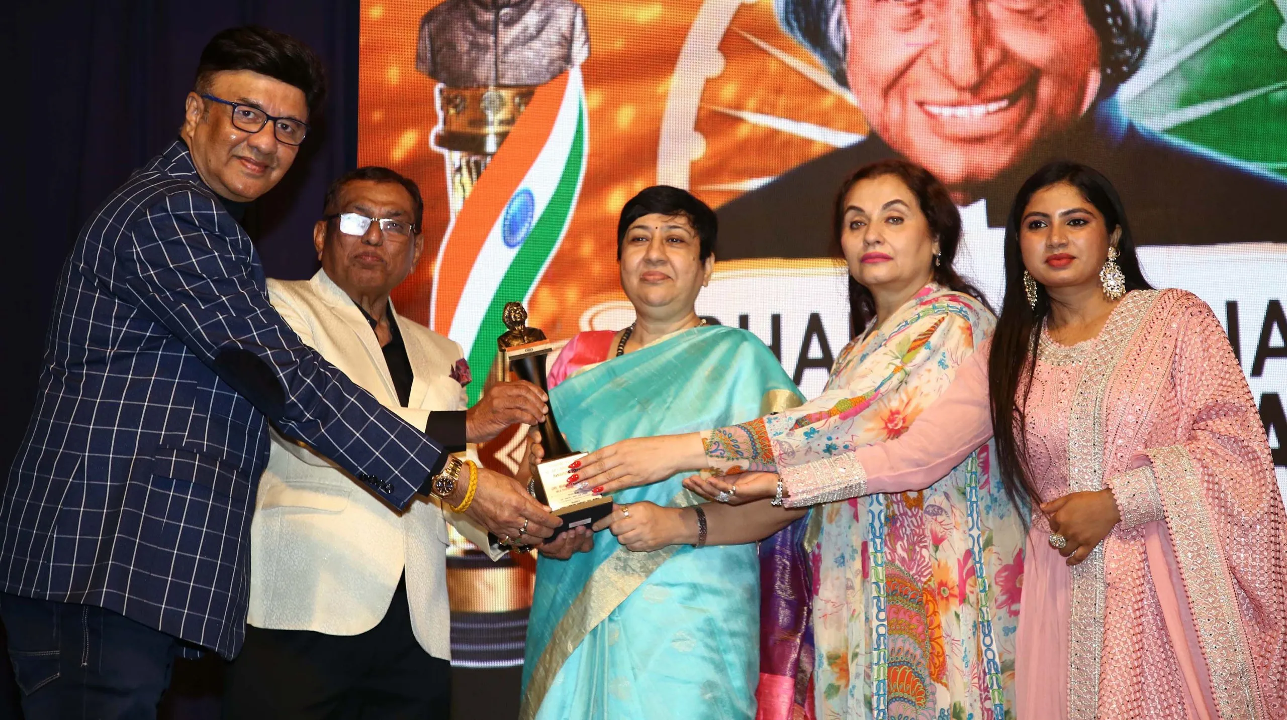 सलमा आगा, उदित नारायण, अनु मलिक, दीपशिखा नागपाल, मधुश्री, निहारिका रायजादा को भारत रत्न डॉ.एपीजे अब्दुल कलाम पुरस्कार से नवाजा गया