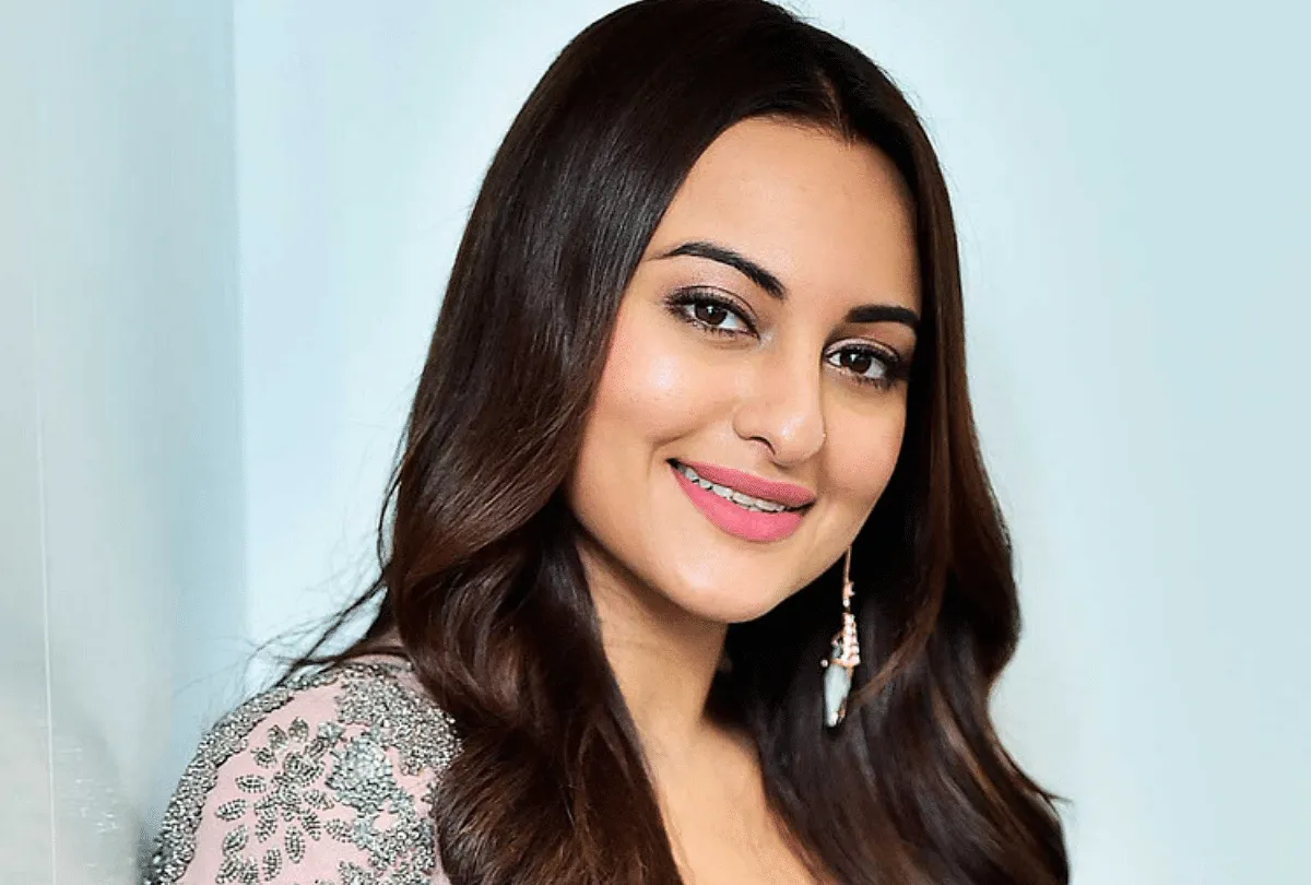 Sonakshi Sinha Exclusive Interview With Amar Ujala Talk About Kbc  Controversy - Entertainment News: Amar Ujala - Exclusive:केबीसी वाले बवाल  पर सोनाक्षी ने कही ये बड़ी बात, बोलीं- इस तरह की फिल्में