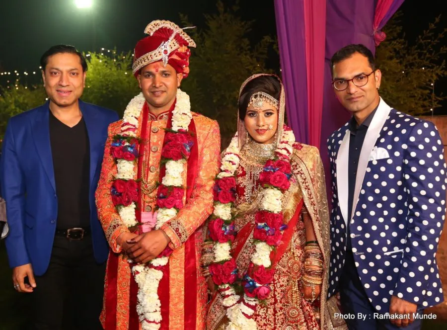 बॉलीवुड के कास्टिंग डायरेक्टर हैरी वर्मा के भाई योगेश वर्मा की शादी दीपिका संग दिल्ली के शुभम गार्डन में संपन्न हुई