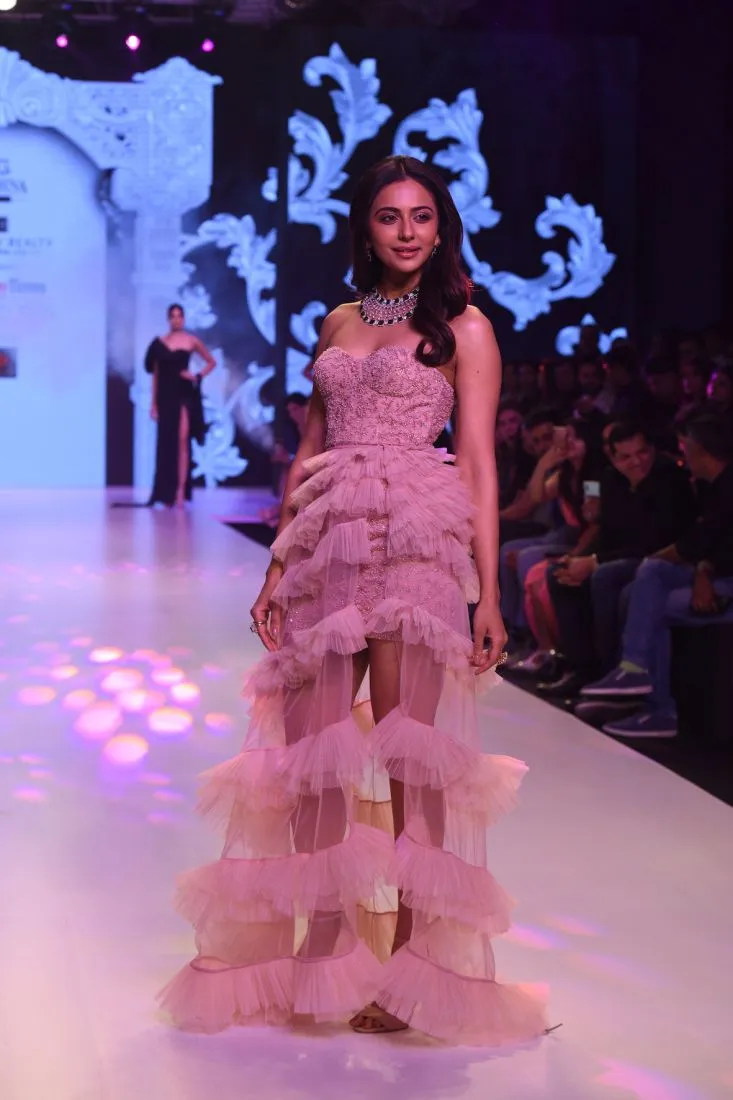 Photos: बॉम्बे टाइम्स फैशन वीक में गहना ज्वैलर्स के लिए शो स्टॉपर बनीं रकुल प्रीत सिंह