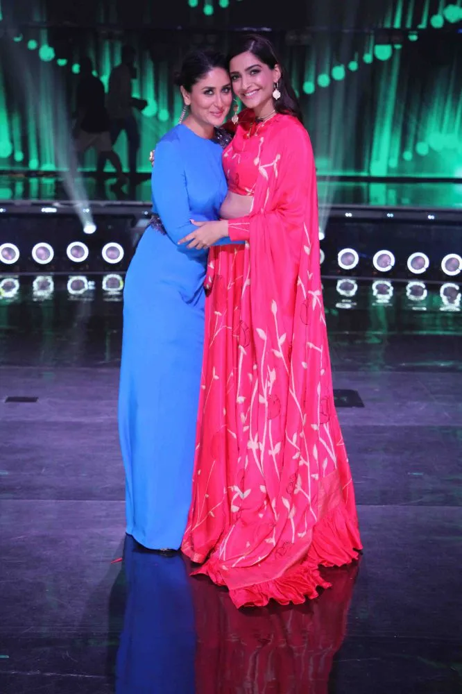 ‘डांस इंडिया डांस’ के सेट पर एक साथ नज़र आईं करीना और सोनम, जमकर किया डांस